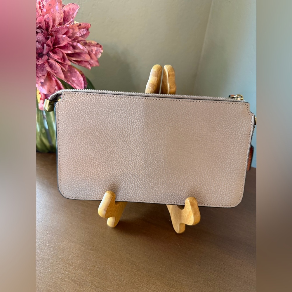 **SALE**Coach Tan Leather Wristlet- strap is missing - Picture 2 of 8